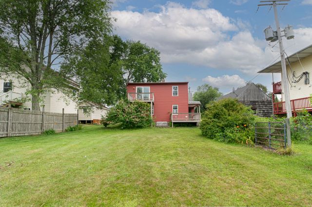 12 Fairground Rd, Sturbridge, MA 01566
