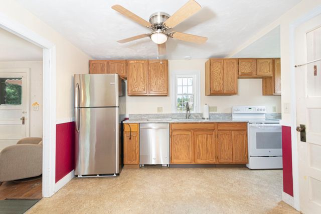 12 Fairground Rd, Sturbridge, MA 01566