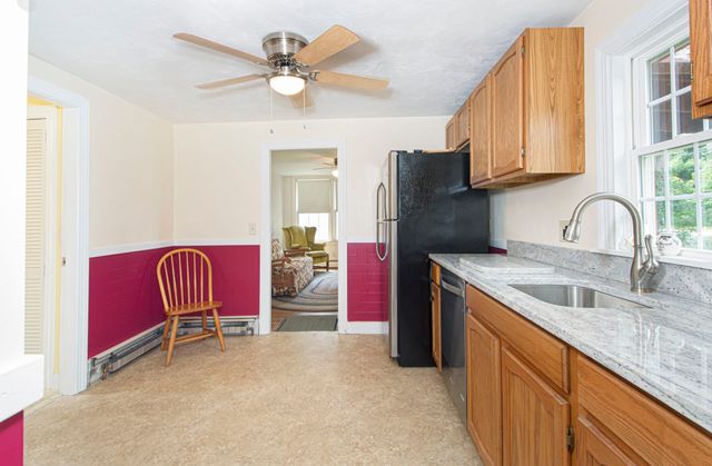 12 Fairground Rd, Sturbridge, MA 01566