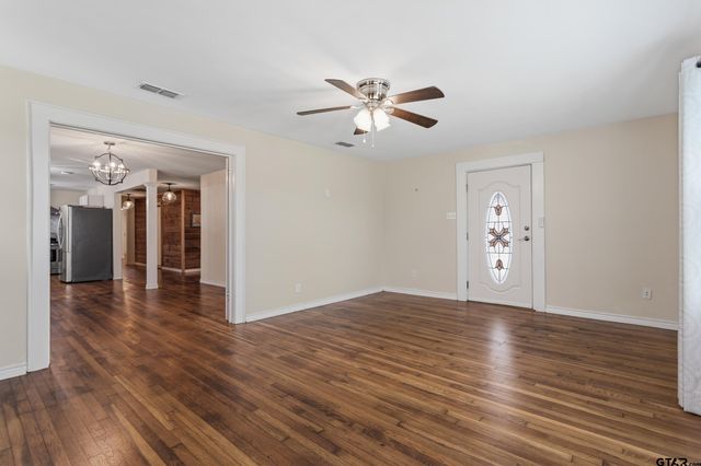 310 N Line St, Mineola, TX 75773