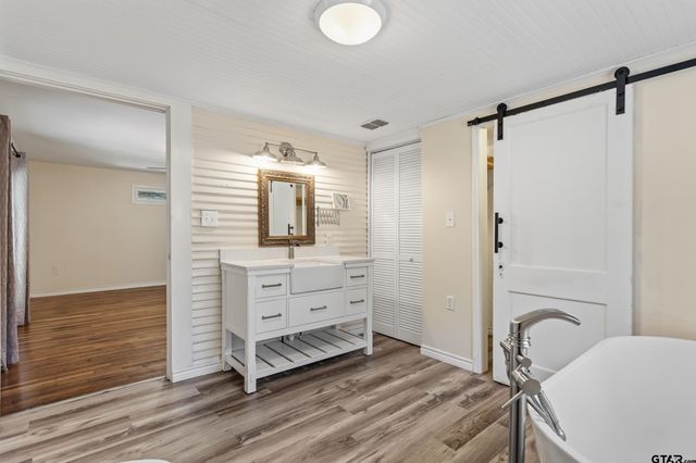310 N Line St, Mineola, TX 75773