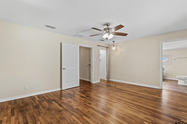 310 N Line St, Mineola, TX 75773