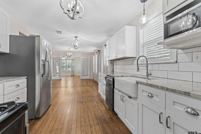 310 N Line St, Mineola, TX 75773