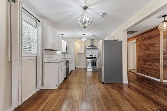 310 N Line St, Mineola, TX 75773