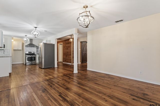 310 N Line St, Mineola, TX 75773