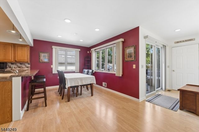 56 Chesapeake Ave, Parsippany-troy Hills Twp., NJ 07034