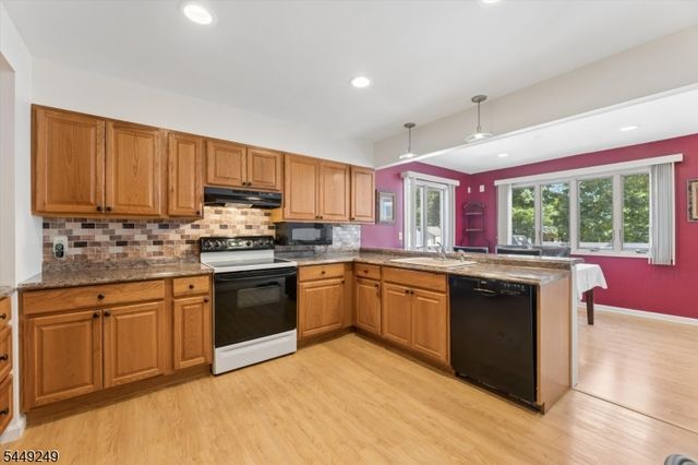 56 Chesapeake Ave, Parsippany-troy Hills Twp., NJ 07034