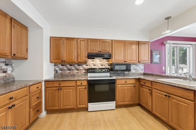 56 Chesapeake Ave, Parsippany-troy Hills Twp., NJ 07034