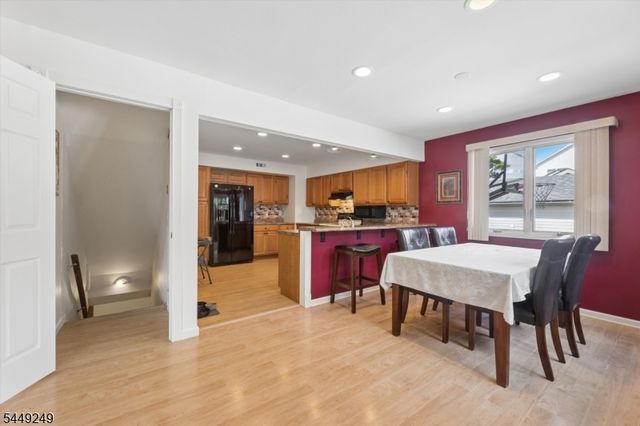 56 Chesapeake Ave, Parsippany-troy Hills Twp., NJ 07034