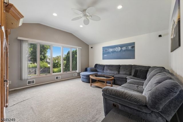 56 Chesapeake Ave, Parsippany-troy Hills Twp., NJ 07034