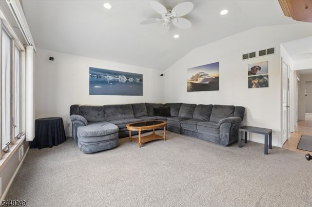 56 Chesapeake Ave, Parsippany-troy Hills Twp., NJ 07034