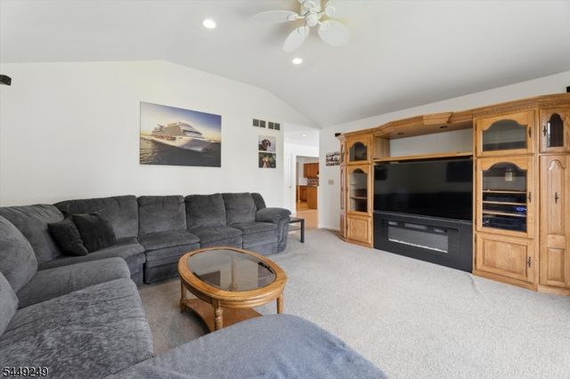 56 Chesapeake Ave, Parsippany-troy Hills Twp., NJ 07034
