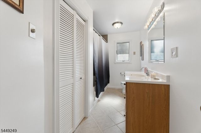 56 Chesapeake Ave, Parsippany-troy Hills Twp., NJ 07034