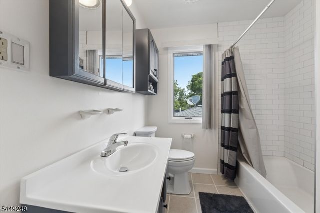 56 Chesapeake Ave, Parsippany-troy Hills Twp., NJ 07034
