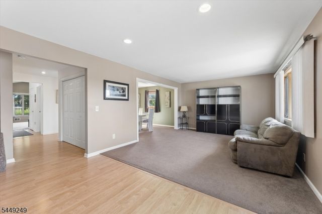 56 Chesapeake Ave, Parsippany-troy Hills Twp., NJ 07034