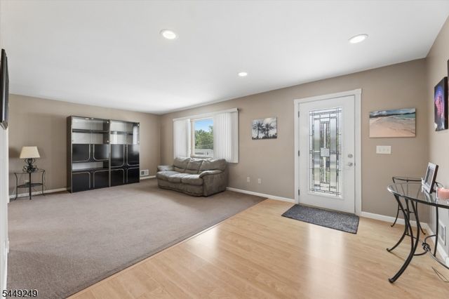 56 Chesapeake Ave, Parsippany-troy Hills Twp., NJ 07034