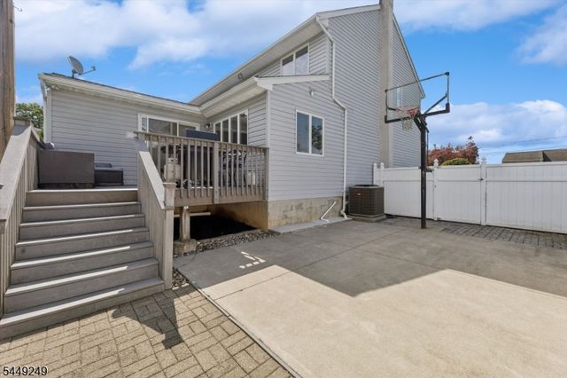 56 Chesapeake Ave, Parsippany-troy Hills Twp., NJ 07034
