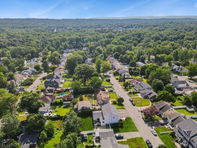 56 Chesapeake Ave, Parsippany-troy Hills Twp., NJ 07034