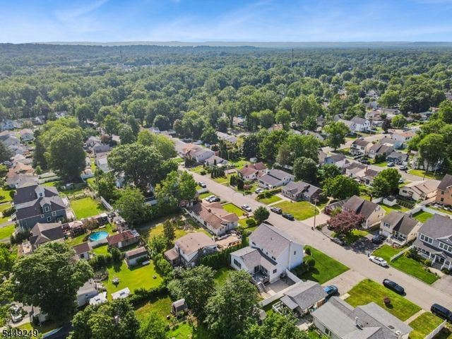 56 Chesapeake Ave, Parsippany-troy Hills Twp., NJ 07034