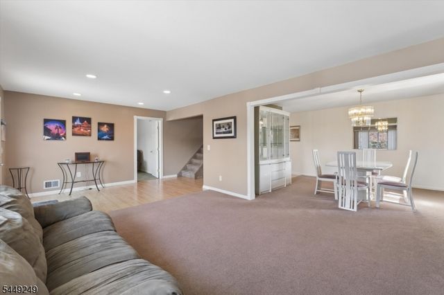 56 Chesapeake Ave, Parsippany-troy Hills Twp., NJ 07034