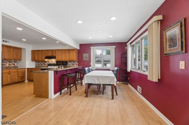 56 Chesapeake Ave, Parsippany-troy Hills Twp., NJ 07034