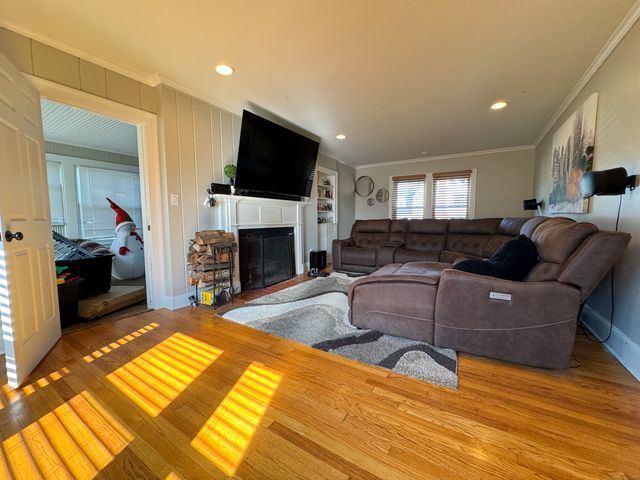 1589 Main Street, East Hartford, CT 06108