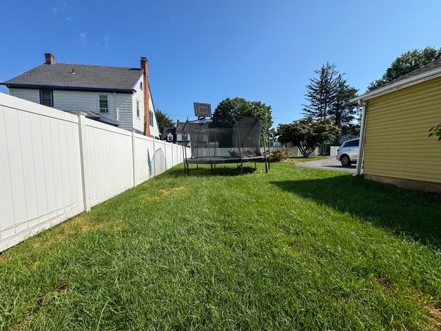 1589 Main Street, East Hartford, CT 06108