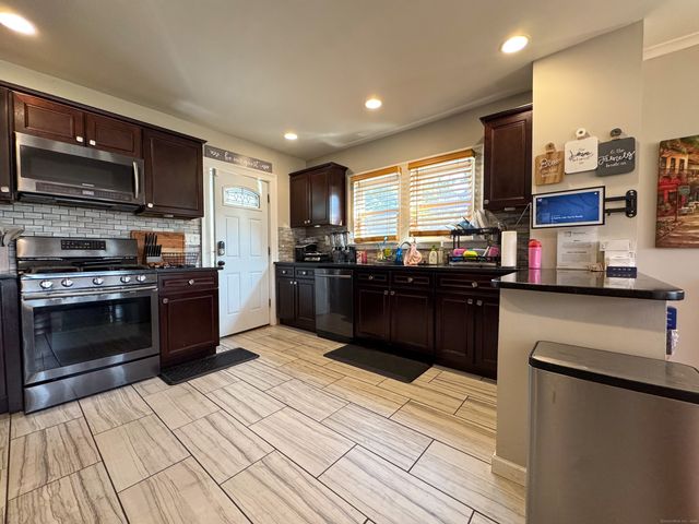 1589 Main Street, East Hartford, CT 06108