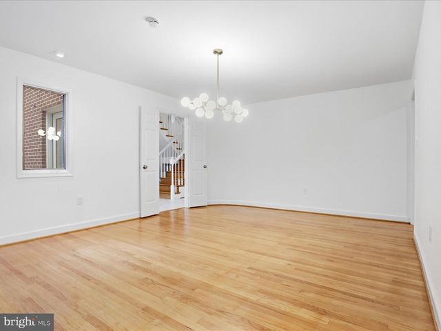 3029 OREGON KNOLLS DR NW, Washington, DC 20015