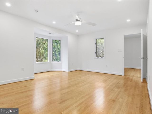 3029 OREGON KNOLLS DR NW, Washington, DC 20015