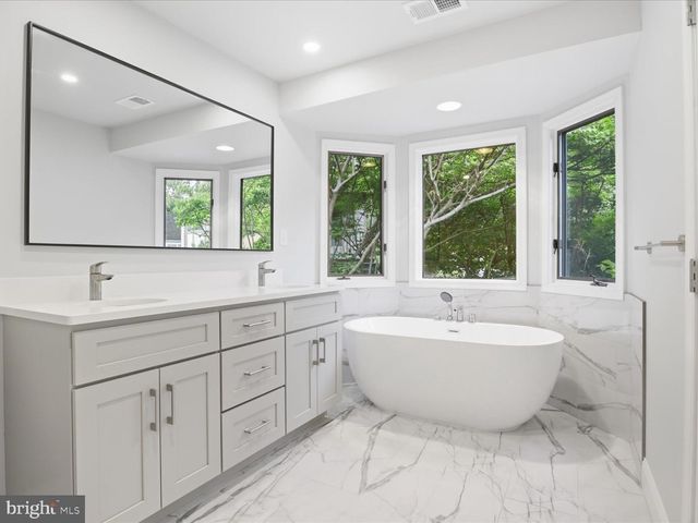 3029 OREGON KNOLLS DR NW, Washington, DC 20015