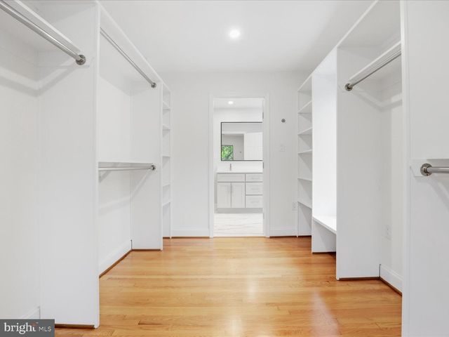 3029 OREGON KNOLLS DR NW, Washington, DC 20015