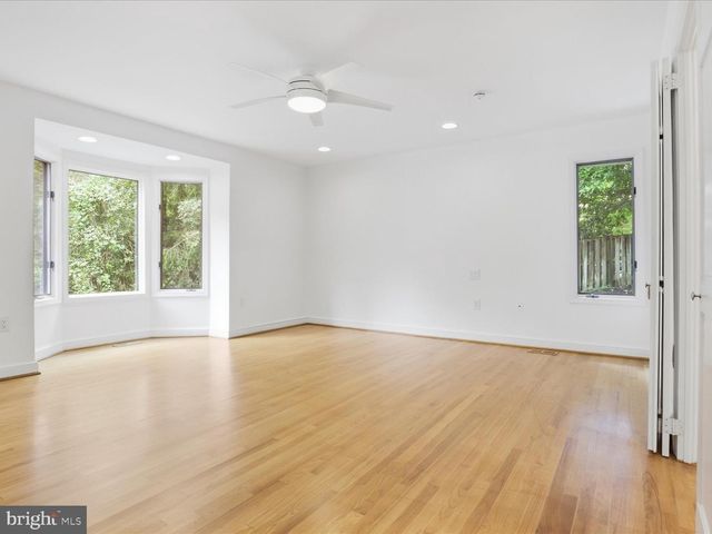 3029 OREGON KNOLLS DR NW, Washington, DC 20015