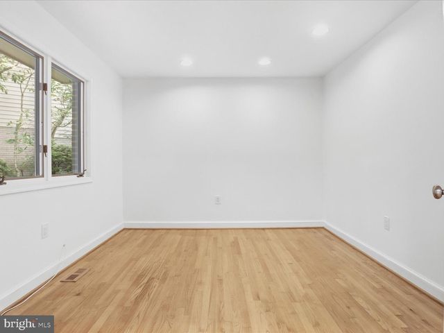 3029 OREGON KNOLLS DR NW, Washington, DC 20015