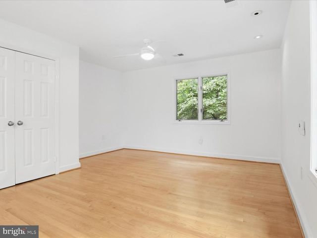 3029 OREGON KNOLLS DR NW, Washington, DC 20015