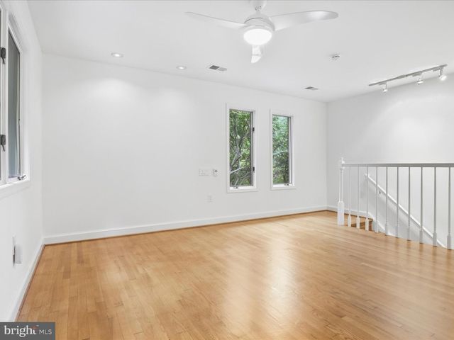 3029 OREGON KNOLLS DR NW, Washington, DC 20015