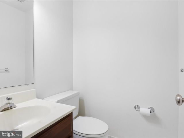 3029 OREGON KNOLLS DR NW, Washington, DC 20015