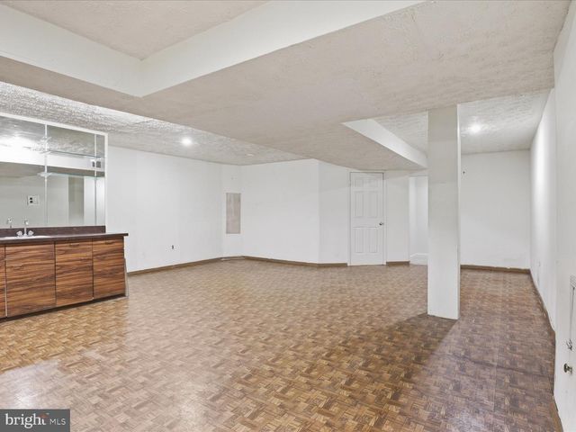 3029 OREGON KNOLLS DR NW, Washington, DC 20015
