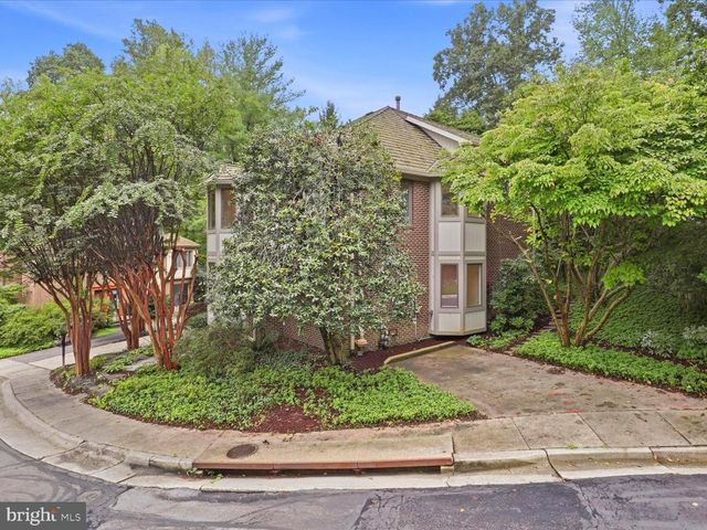 3029 OREGON KNOLLS DR NW, Washington, DC 20015