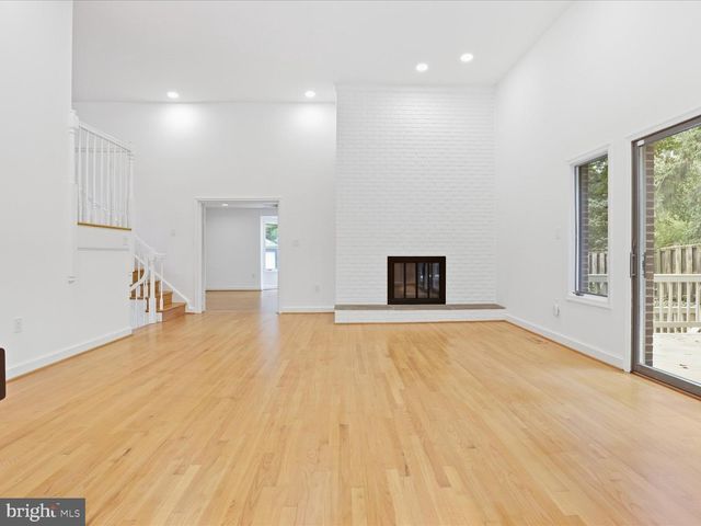 3029 OREGON KNOLLS DR NW, Washington, DC 20015