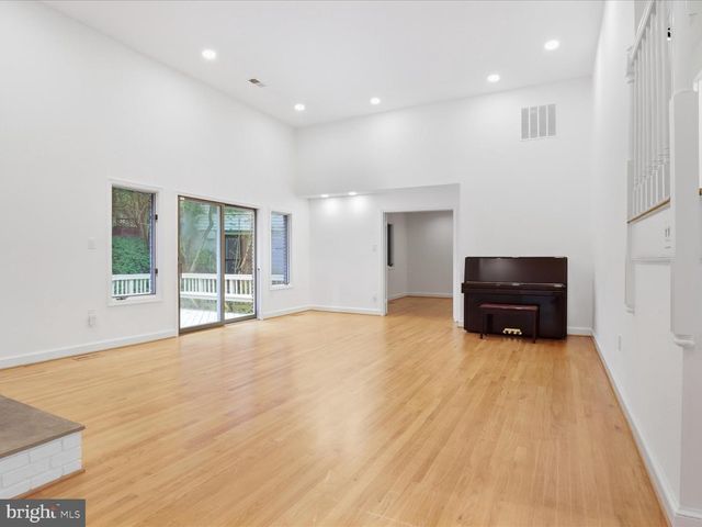 3029 OREGON KNOLLS DR NW, Washington, DC 20015
