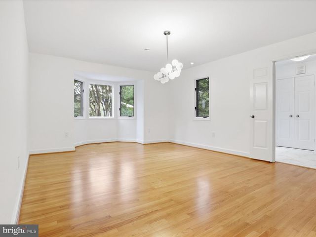 3029 OREGON KNOLLS DR NW, Washington, DC 20015