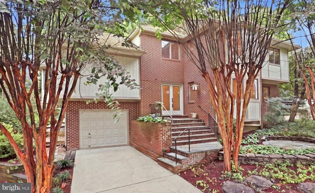 3029 OREGON KNOLLS DR NW, Washington, DC 20015