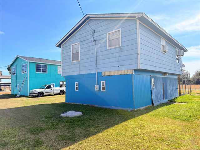 204 Teal Lane, Anahuac, TX 77514