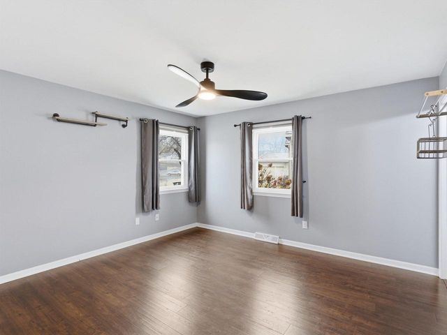 1112 Lombardi Way, Waukesha, WI 53186