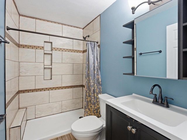 1112 Lombardi Way, Waukesha, WI 53186