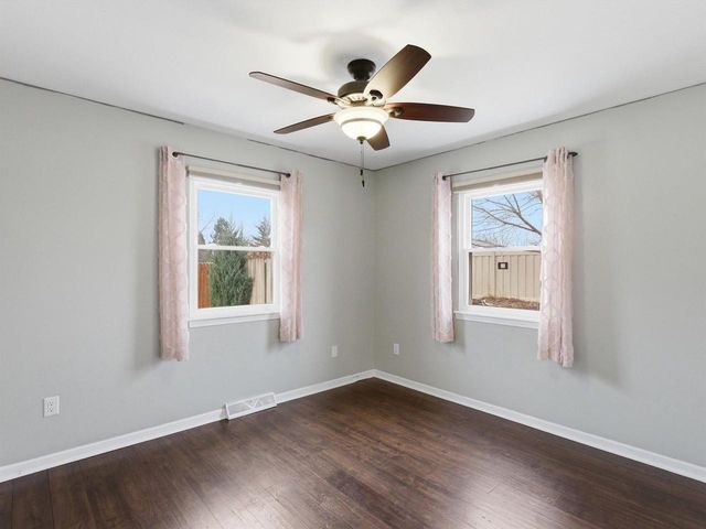 1112 Lombardi Way, Waukesha, WI 53186