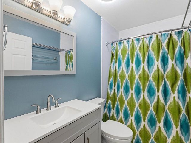 1112 Lombardi Way, Waukesha, WI 53186