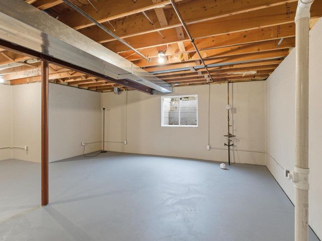 1112 Lombardi Way, Waukesha, WI 53186