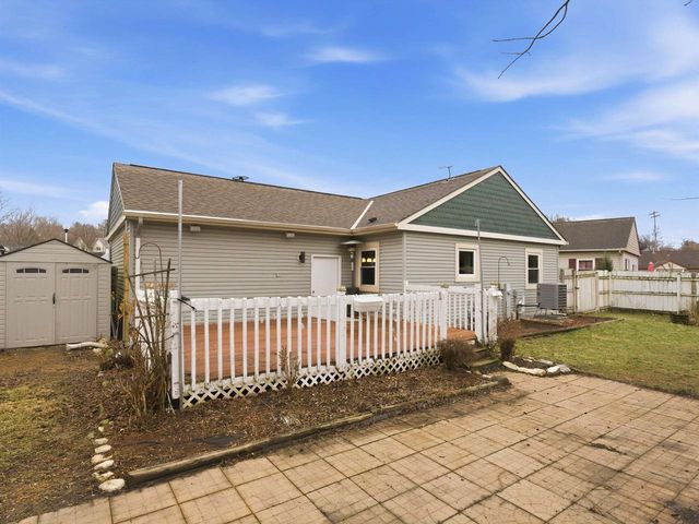 1112 Lombardi Way, Waukesha, WI 53186